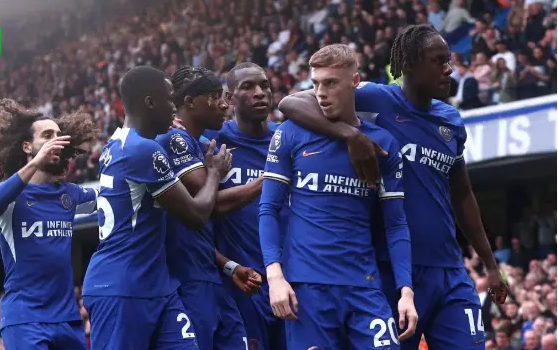 Chelsea đánh bại West Ham United trên sân nhà, dẫn đầu bảng xếp hạng Premier League với tỷ số 5-0